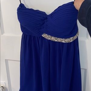 Short semj formal/party dress - small